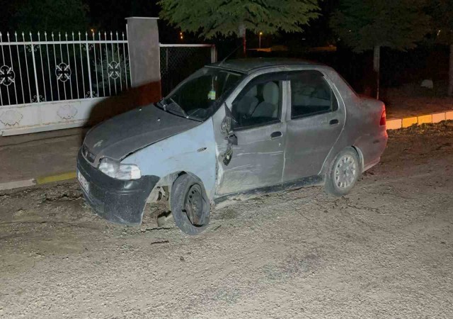 İki otomobilin çarpıştığı ve birisinin hurdaya döndüğü kazada yaralanan olmadı