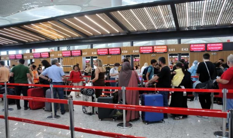 İstanbul Havalimanı’ndan bugün 251 bin 737 yolcu seyahat edecek 