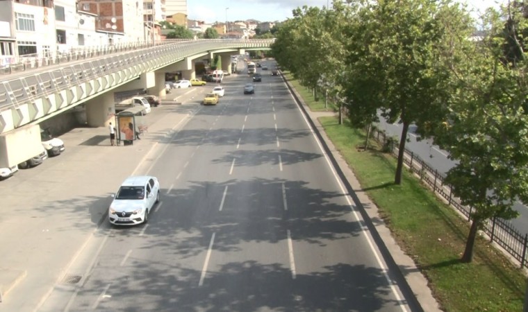 İstanbulda haftanın ilk günü yollar boş kaldı