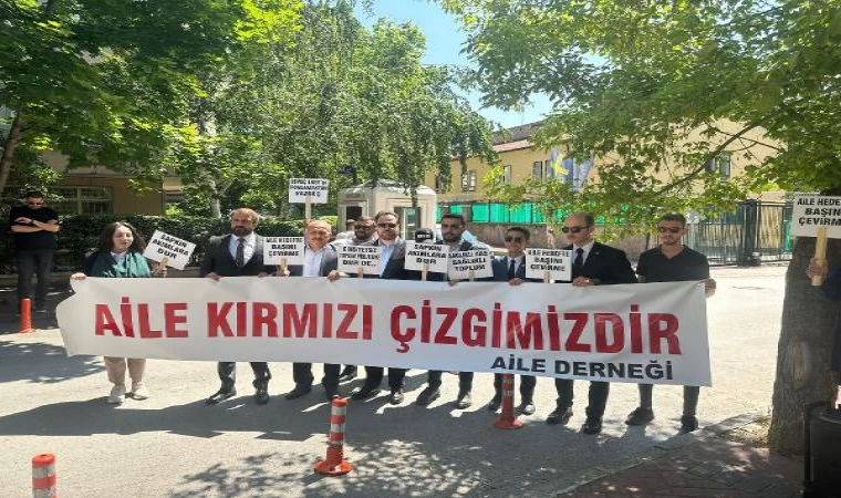 İsveç Büyükelçiliği önünde ’LGBT’ protestosu