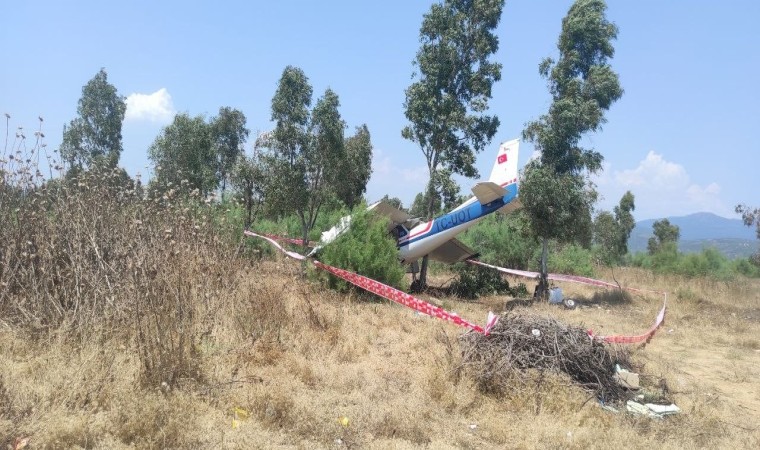 İzmir Selçukta özel bir uçak araziye düştü