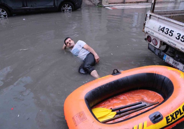 İzmirdeki su baskınlarında aynı manzaraların yaşanması siyasetin de gündeminde