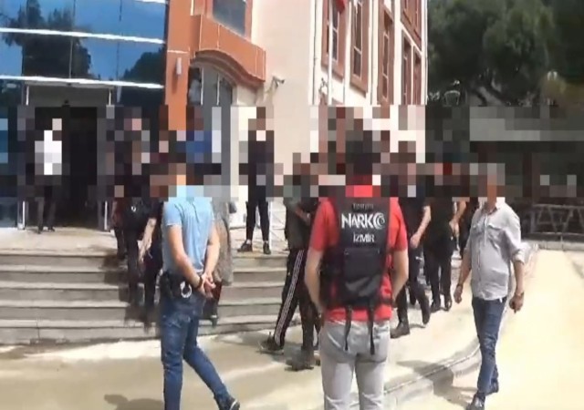 İzmirdeki zehir tacirlerine operasyonda 36 tutuklama