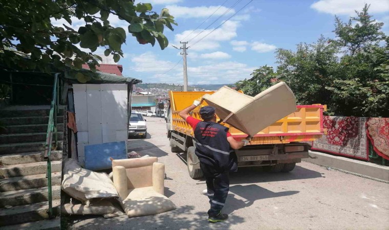 İzmit Belediyesi, iki günde 2 bin tondan fazla çöp toplayarak rekor kırdı