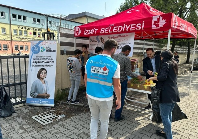 İzmit Belediyesi sınava giren gençleri yalnız bırakmadı