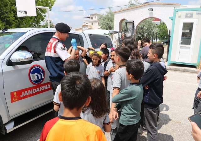 Jandarma 184. kuruluş yıl dönümünde öğrencilerle buluştu