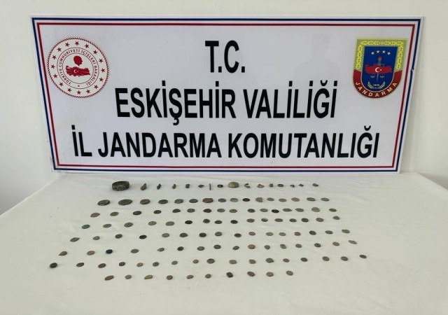 Jandarma ekiplerince çok sayıda tarihi eser ele geçirildi