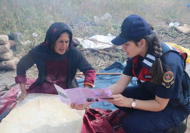 Jandarmadan tarım işçisi kadınlara KADES eğitimi