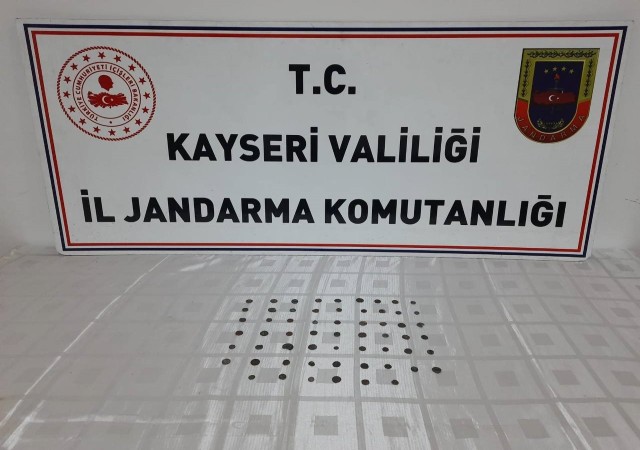 Kaçak kazıdan elde ettiği tarihi eserleri satarken yakalandı