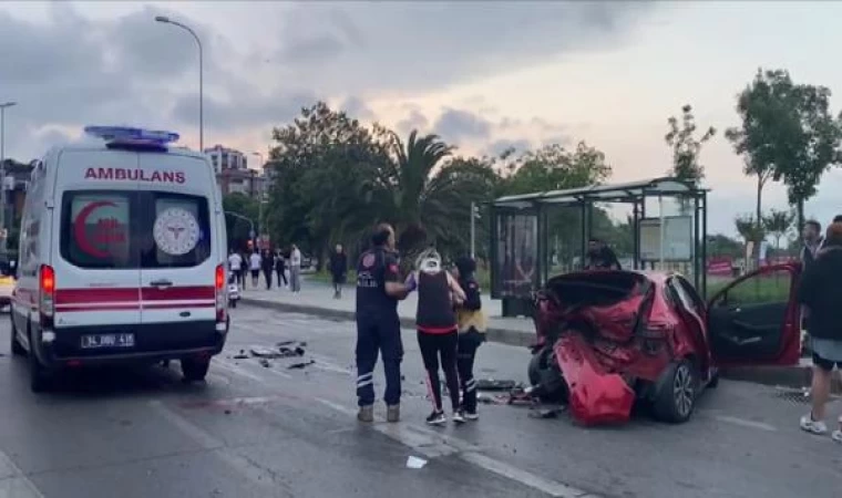 Kadıköy’de spor yapmak için duran sürücünün otomobiline çarptı: 2 yaralı