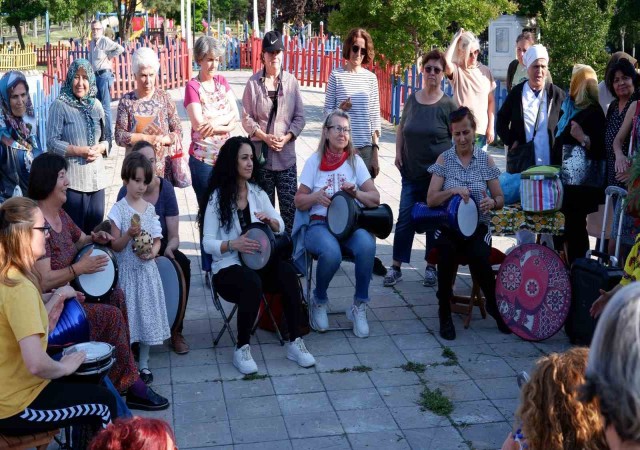 Kadınların kurduğu darbuka ritim grubu ilgi görüyor