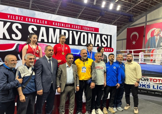 Kağıtsporlu boksörler 3 bronz ile döndü