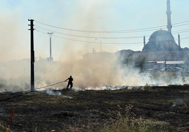 Kapaklıda boş arsa yangını korkuttu