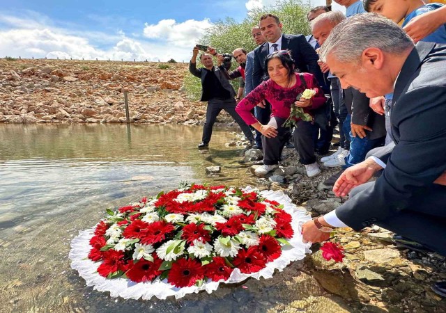 Karamanda hayatını kaybeden depremzedeler anısına Fisandun Barajına çelenk bırakıldı