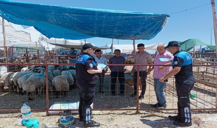 Karamanda kurban pazarında broşürlü sahte para uyarısı