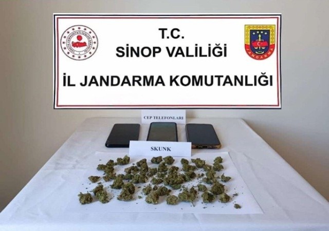 Karayolunda yapılan uygulamada 27 gram skunk ele geçirildi