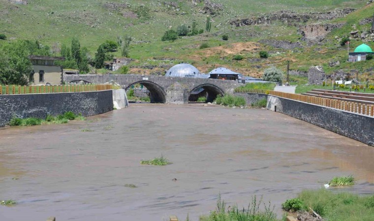 Kars Çayının rengi değişti