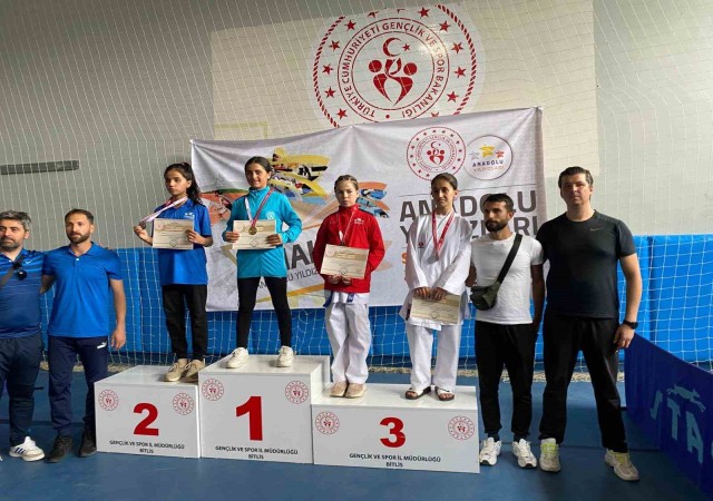 Karslı sporcular madalyayla döndü