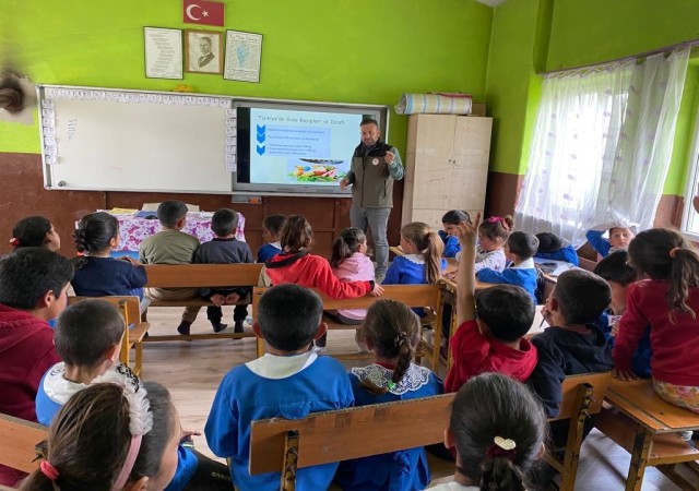 Karsta okullarda hijyen eğitimi veriliyor