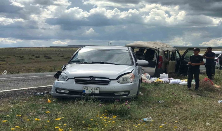 Karsta trafik kazası: 3ü çocuk 12 yaralı