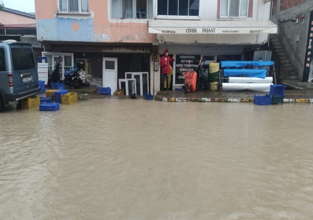 Kastamonuda kuvvetli sağanak hayatı olumsuz etkiledi