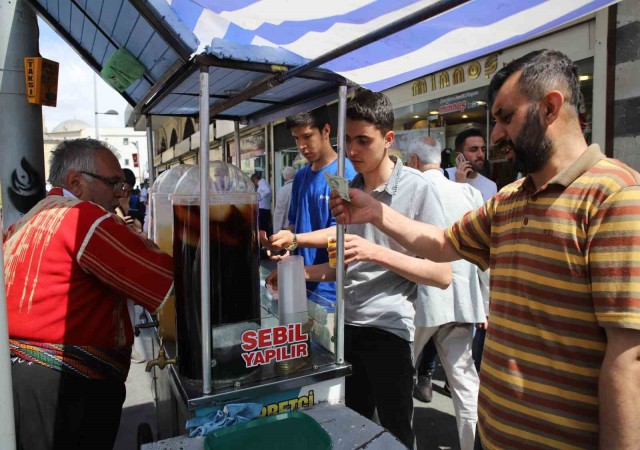 Kavurucu sıcakların vazgeçilmezi meyan şerbeti