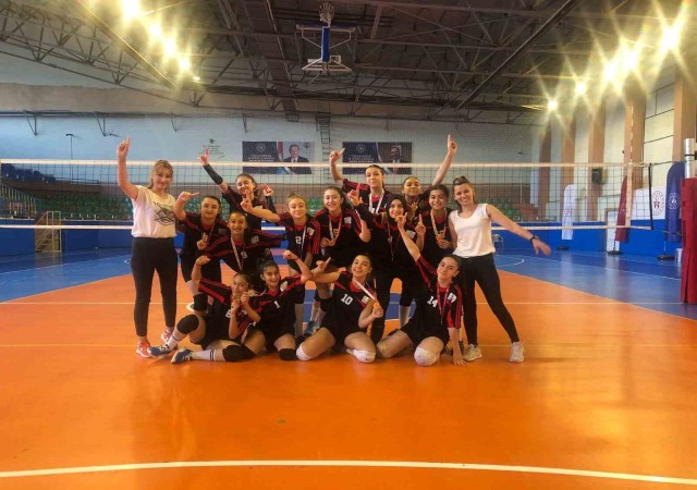 Kayseri Analig Voleybol takımları çeyrek finale yükseldi