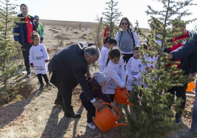 Kayseri Büyükşehirden mesire alanı, yol ve refüjlere 15 bin, ilçelere 225 bin fidan