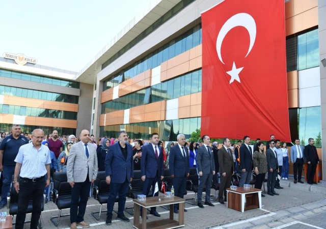 Kayseri OSB Teknik Kolejinde mezuniyet sevinci