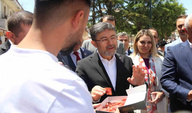 Kayseri pastırması mı, Kastamonu pastırması mı sorusuna Bakan Yumaklıdan esprili cevap