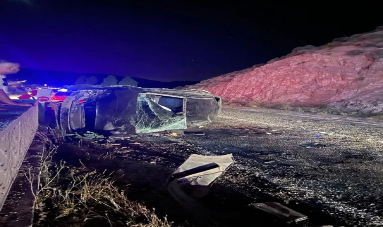 Kaza sonrası otomobilinden inen yaralı sürücüye, başka araç çarptı