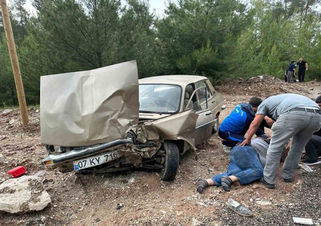 Kaza yaptığı otomobilden fırlayan sürücü ağır yaralandı