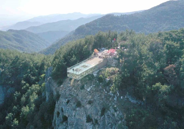 Kazdağlarında Cam Seyir Terasının yolu tamamlandı