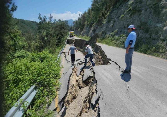 Keltepe Kayak Merkezinin yolu heyelan sonrası kapandı