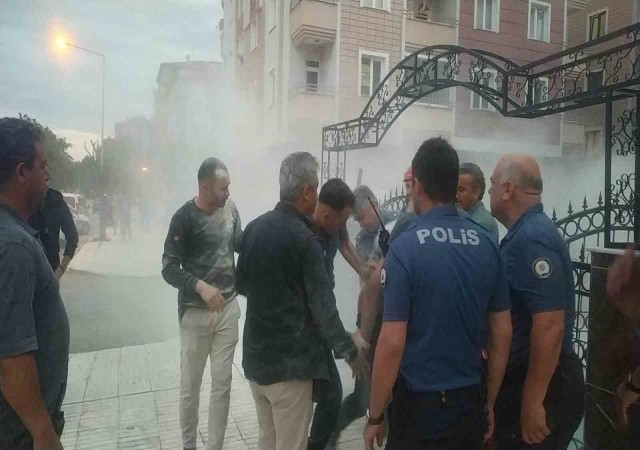 Kendini yakmaya çalışan şahsı polis böyle kurtardı