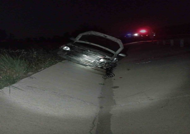 Keşanda bariyere çarpan otomobilin sürücüsü yaralandı