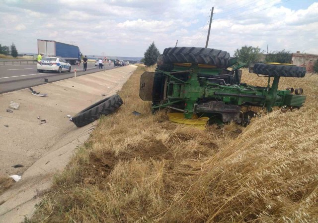 Keşanda traktör ile otomobil çarpıştı: 2 yaralı