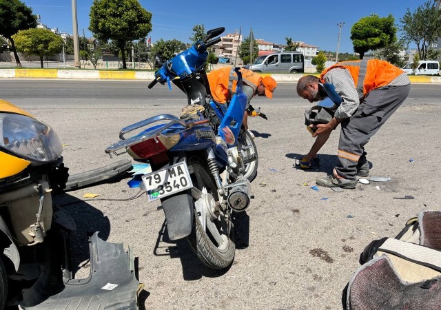 Kiliste ticari taksi ile motosiklet çarpıştı:1 yaralı