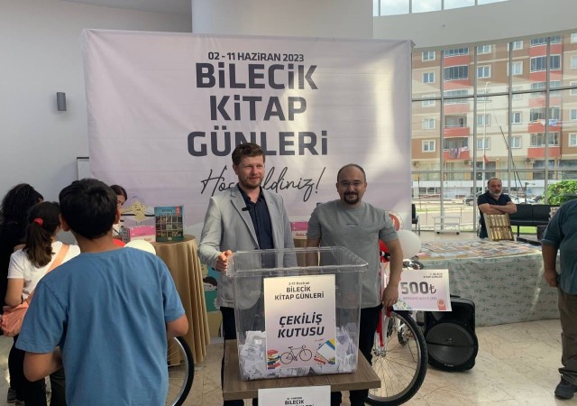 Kitap Kafe açılışında çekilişe katılan şanslı okurlar belirlendi