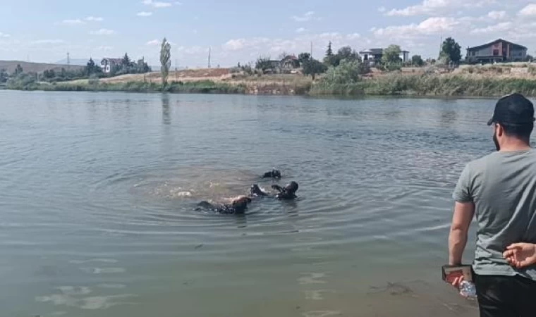 Kızılırmak’a giren Iraklı 3 çocuktan 1’i boğuldu, 2’si kayboldu (2)