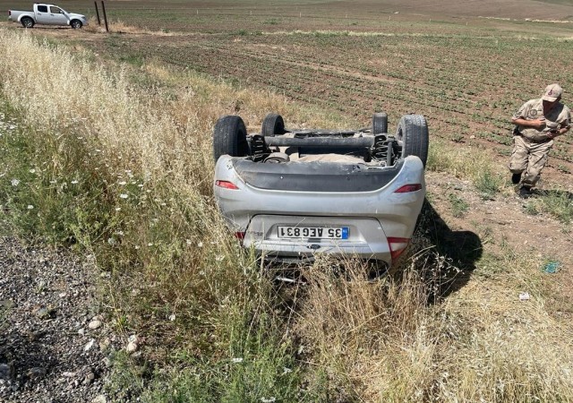 Kontrolden çıkan otomobil yol kenarına savruldu: 1 yaralı