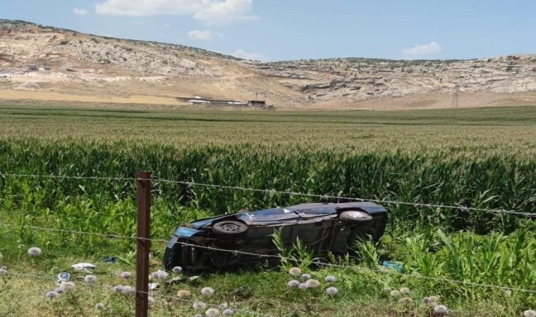 Kontrolden çıkan otomobil yol kenarına savruldu: 6 yaralı