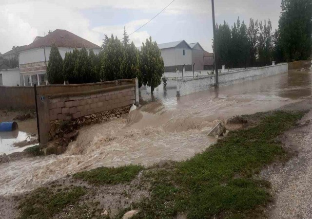 Konyada şiddetli yağmur sele neden oldu