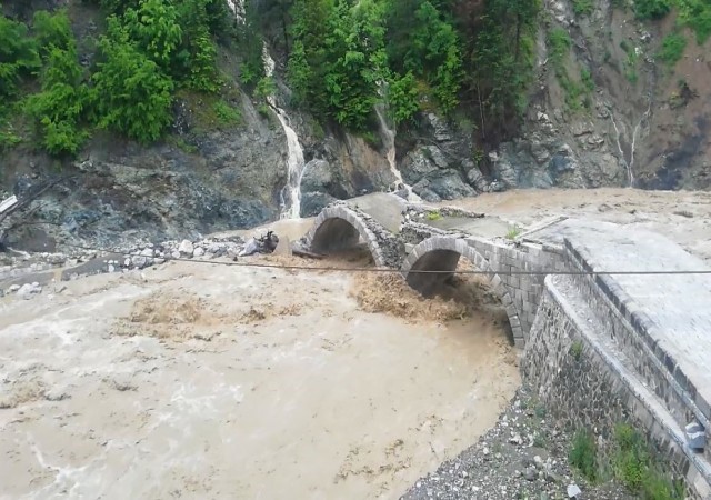 Kurtuluş Savaşına tanıklık eden tarihi köprü selde zarar gördü