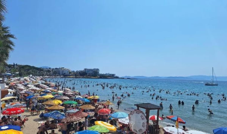 Kuşadası’ndaki plajlarda bayram yoğunluğu