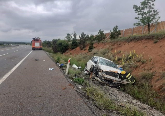 Kütahyada otomobil şarampole devrildi: 1 yaralı