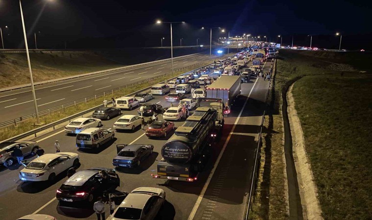 Kuzey Marmara Otoyolunda kaza: Bayram tatili yolunda kontak kapattılar