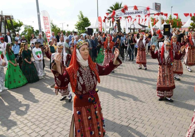 Lapsekide Kiraz Festivali başladı