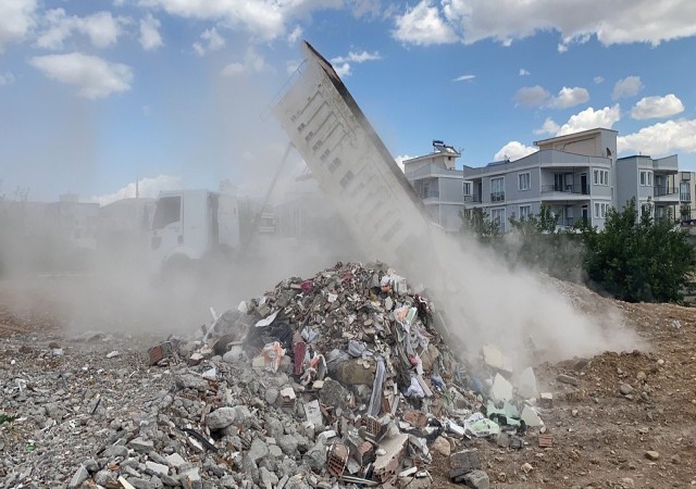 Mahalle sakinlerinin moloz ve çöp tepkisi