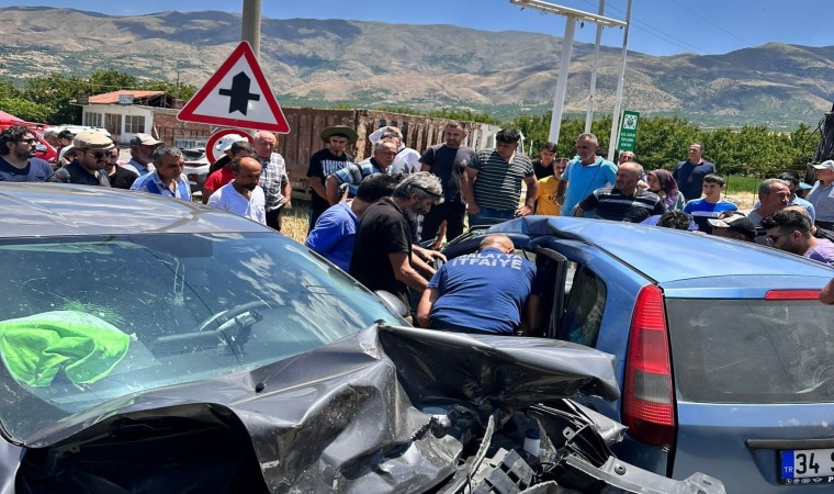 Malatyada otomobiller çarpıştı: 3 yaralı